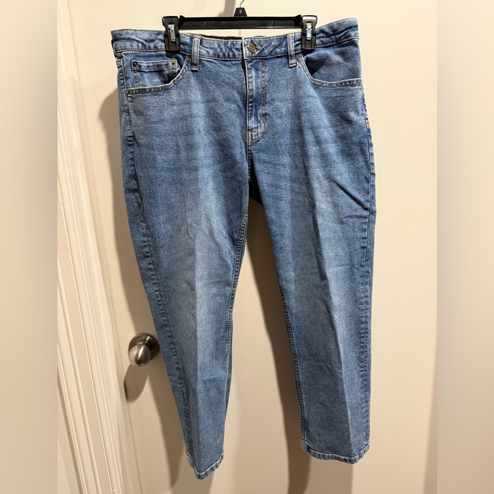 Izod Straight Fit Light Blue Jeans. Excellent condition.